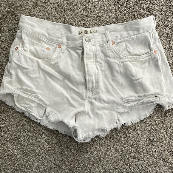 Free people white Jean shorts - Picture 1 of 3
